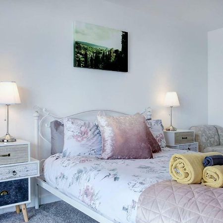 Newly Renovated Riverside Flat W/ Private Balcony Norwich Exterior photo
