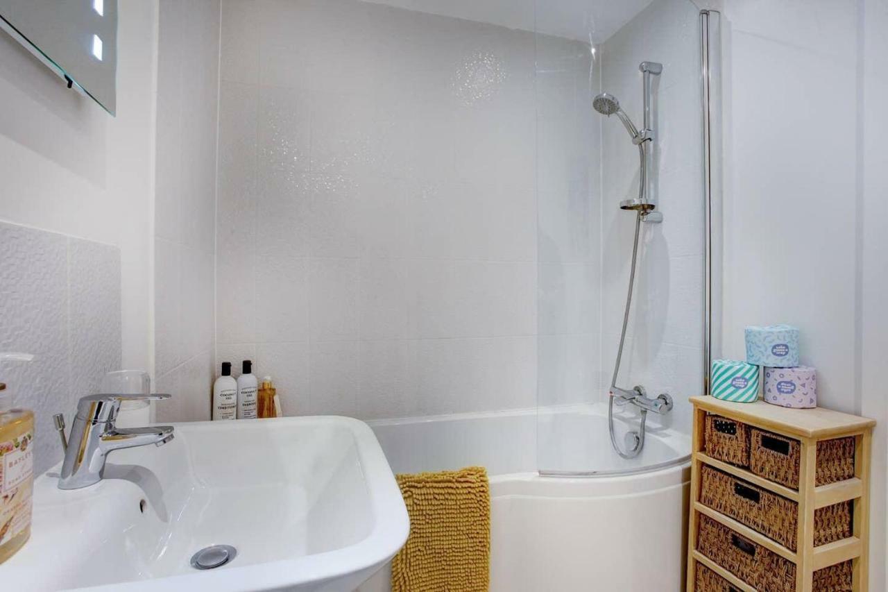 Newly Renovated Riverside Flat W/ Private Balcony Norwich Exterior photo